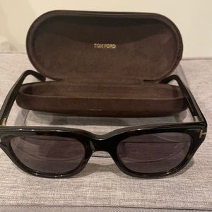 Authentic Tom Ford sunglasses in tortoise in good condition.
